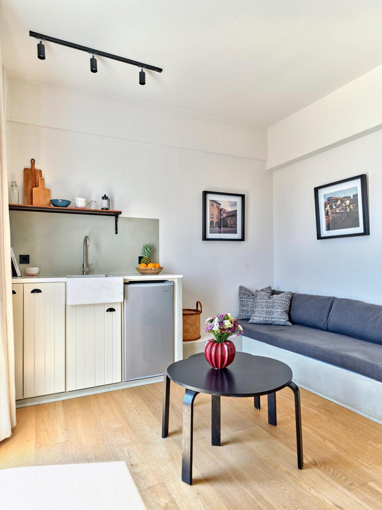 Magoo Suites Логарас Экстерьер фото